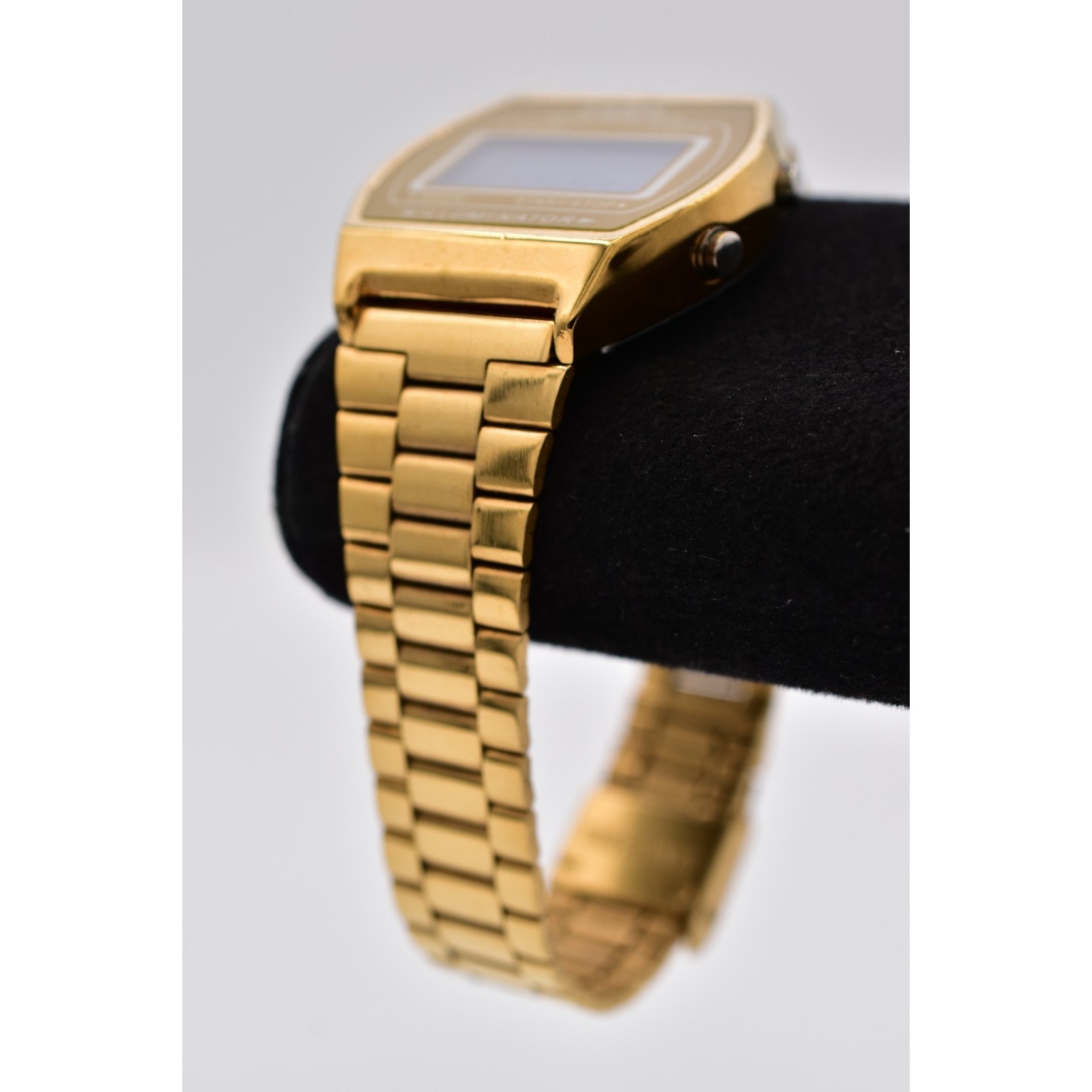Casio Illuminator 3224 W-640 Mens Watch Gold Digital Watch Pre-Owned Works Bin2 — image 2 of 8
